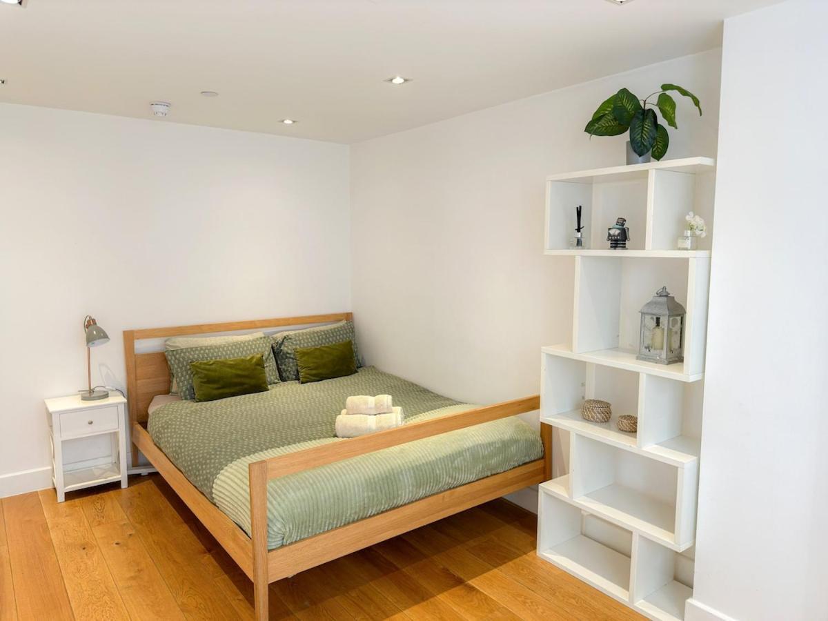 Spacious 3-bedroom Flat In Holloway With Unique Patio With Free Wi-fi Apartment *