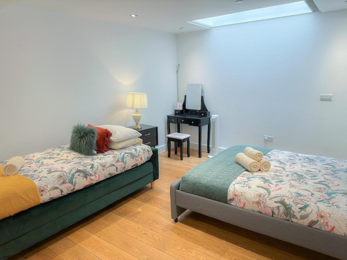 Spacious 3-bedroom Flat In Holloway With Unique Patio With Free Wi-fi Apartment London