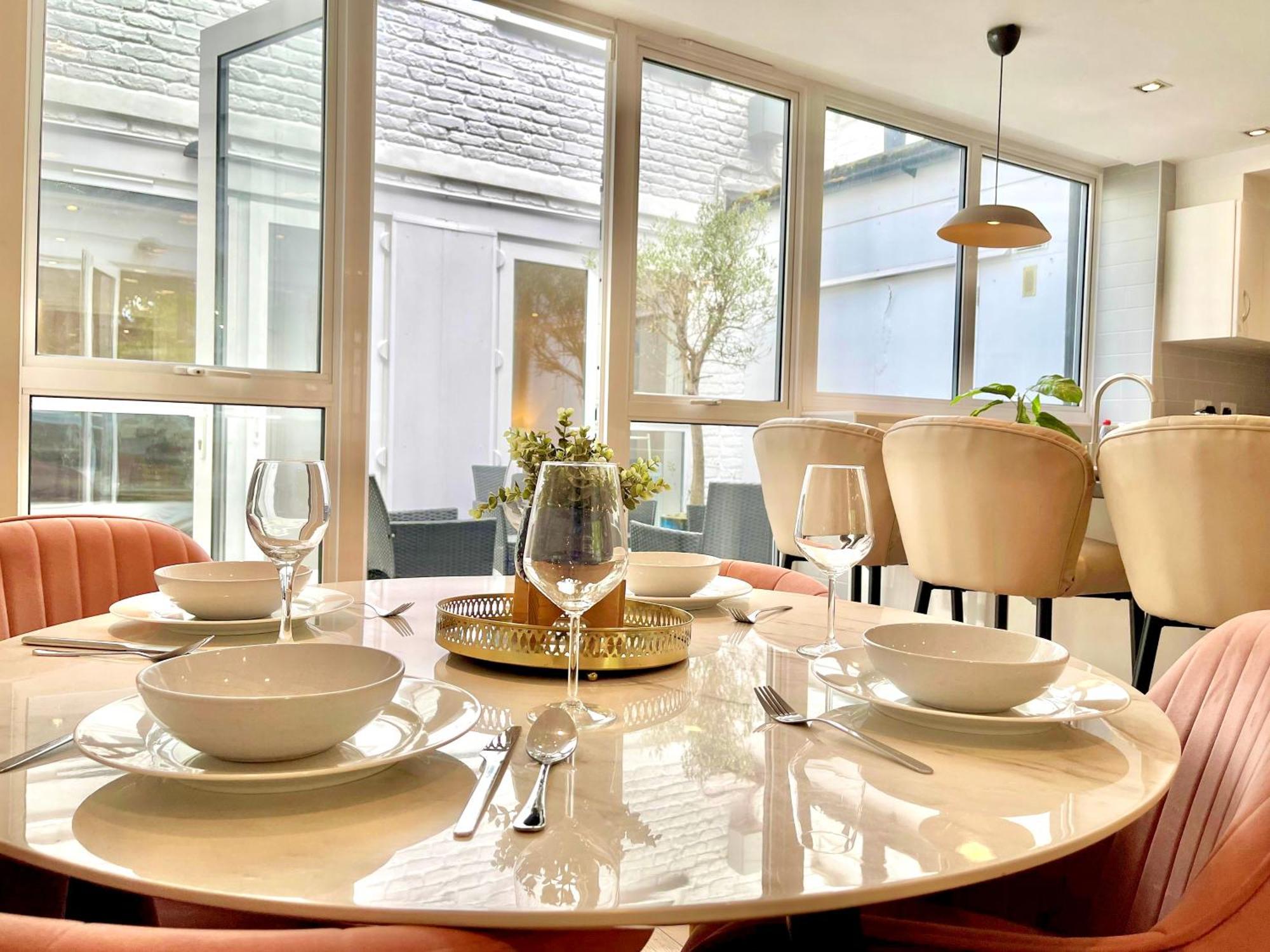 Spacious 3-bedroom Flat In Holloway With Unique Patio With Free Wi-fi *