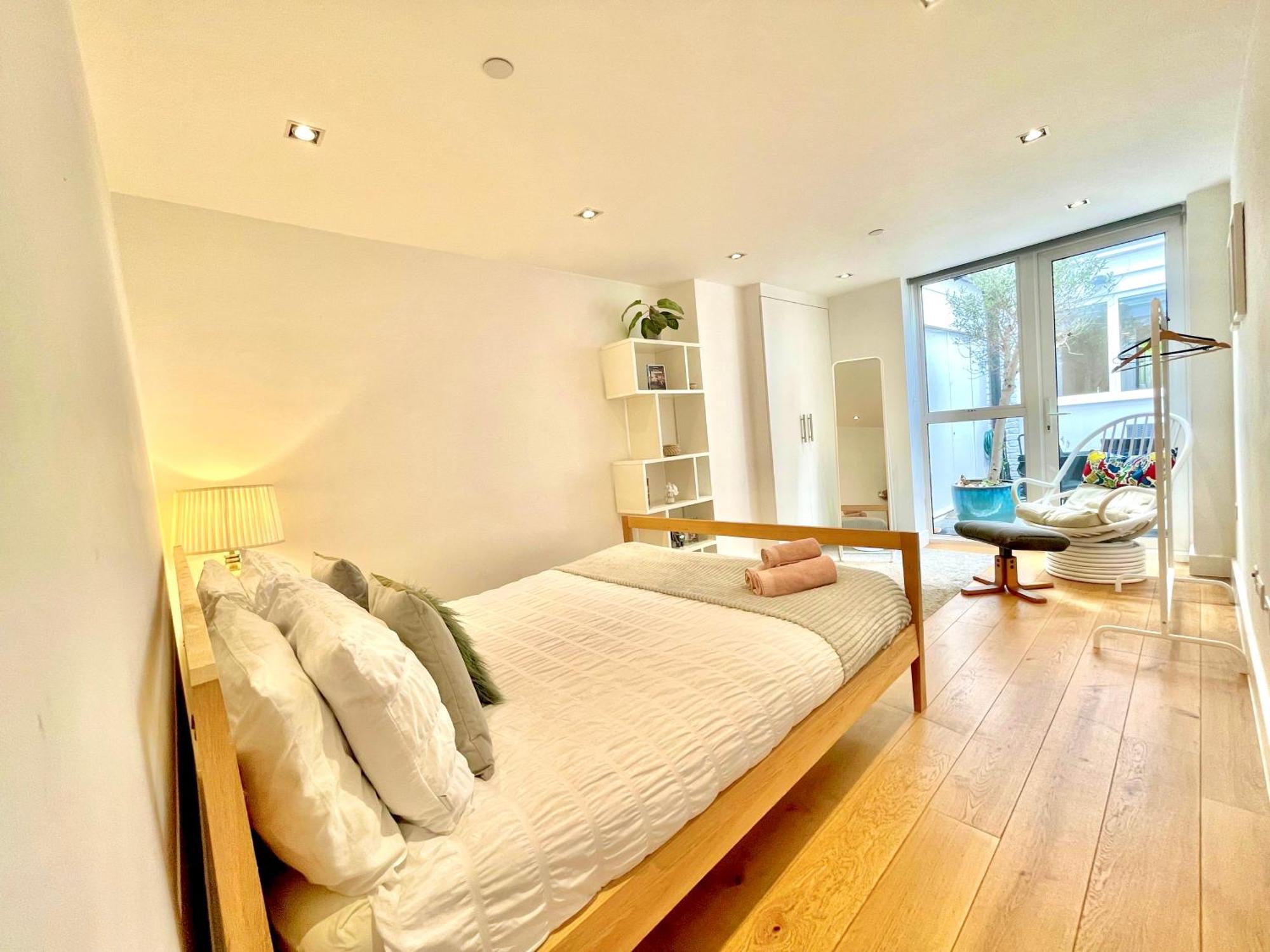 Spacious 3-bedroom Flat In Holloway With Unique Patio With Free Wi-fi * London