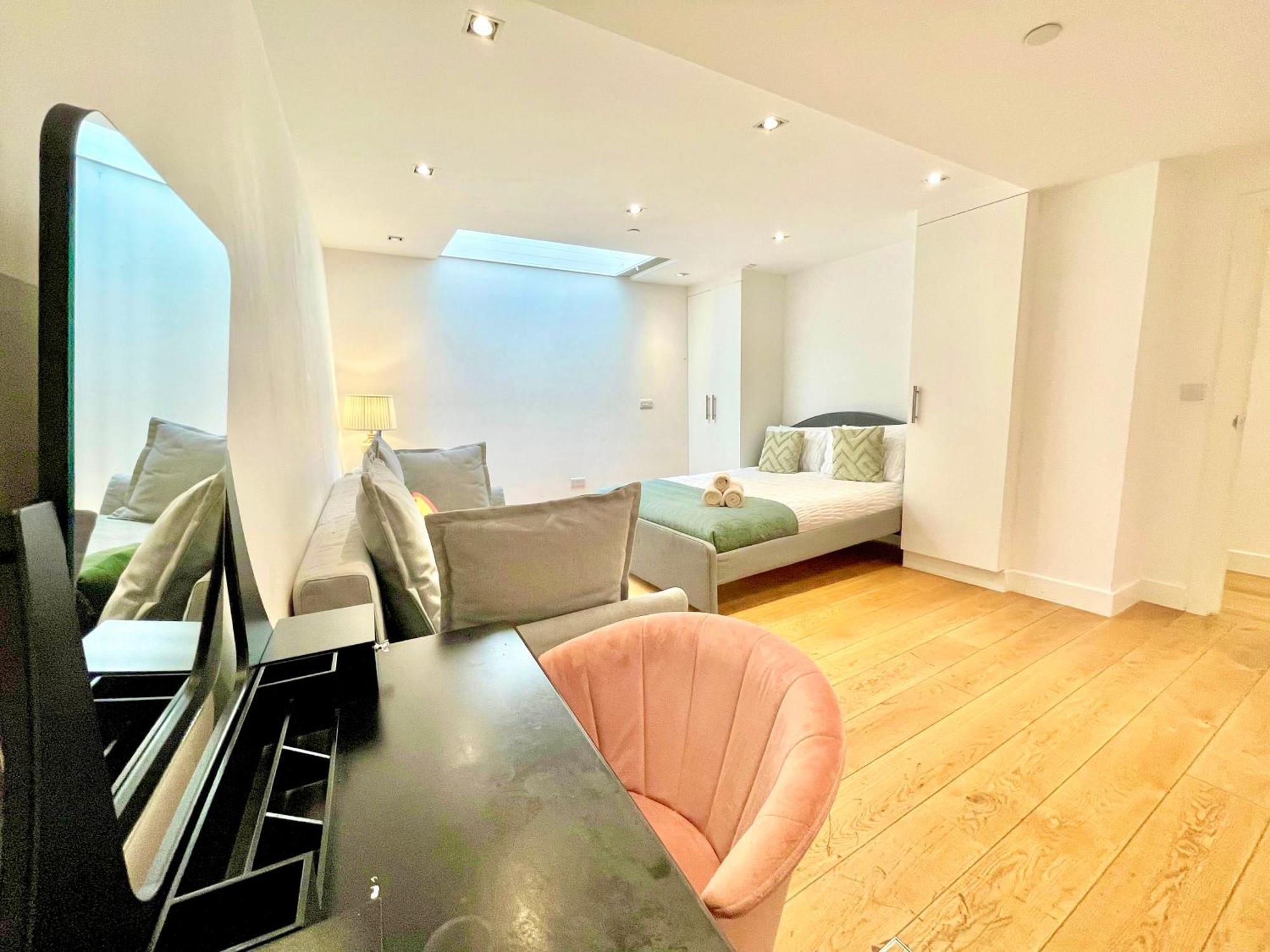 Apartment Spacious 3-bedroom Flat In Holloway With Unique Patio With Free Wi-fi London
