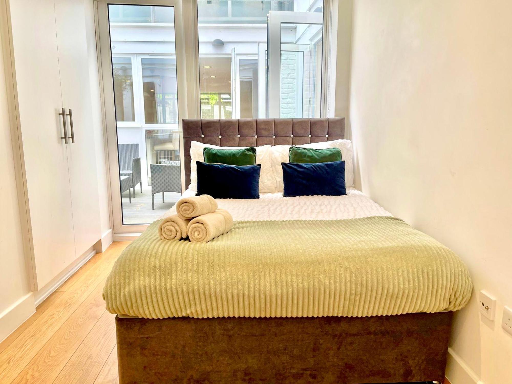 Apartment Spacious 3-bedroom Flat In Holloway With Unique Patio With Free Wi-fi *