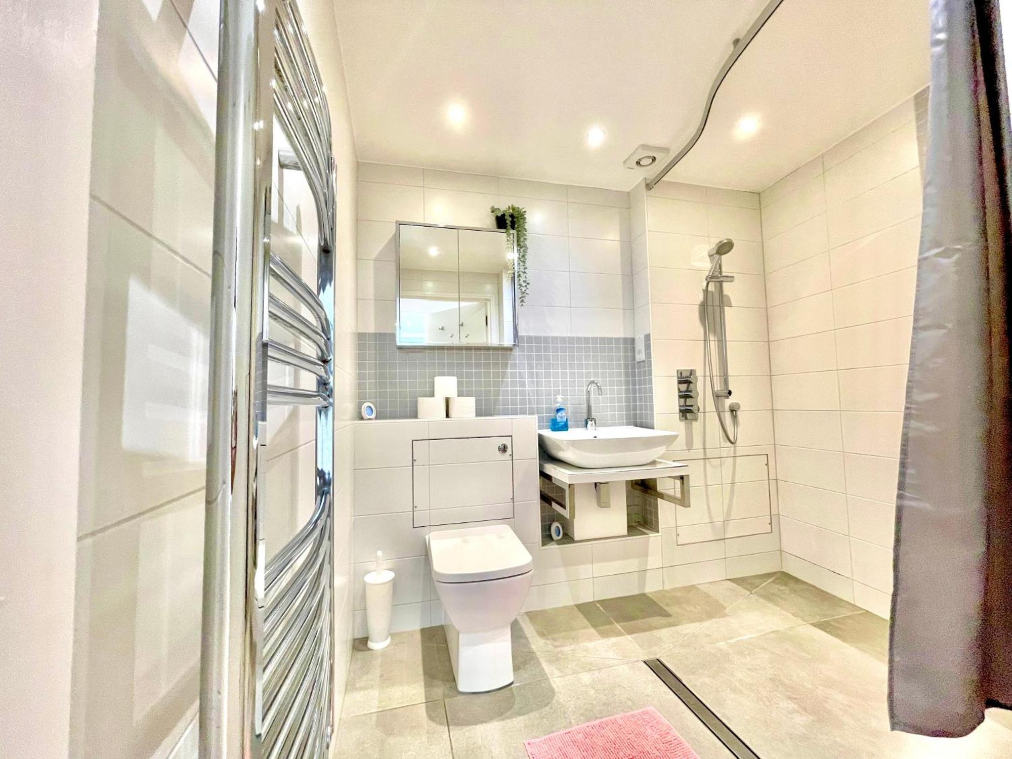 Apartment Spacious 3-bedroom Flat In Holloway With Unique Patio With Free Wi-fi London