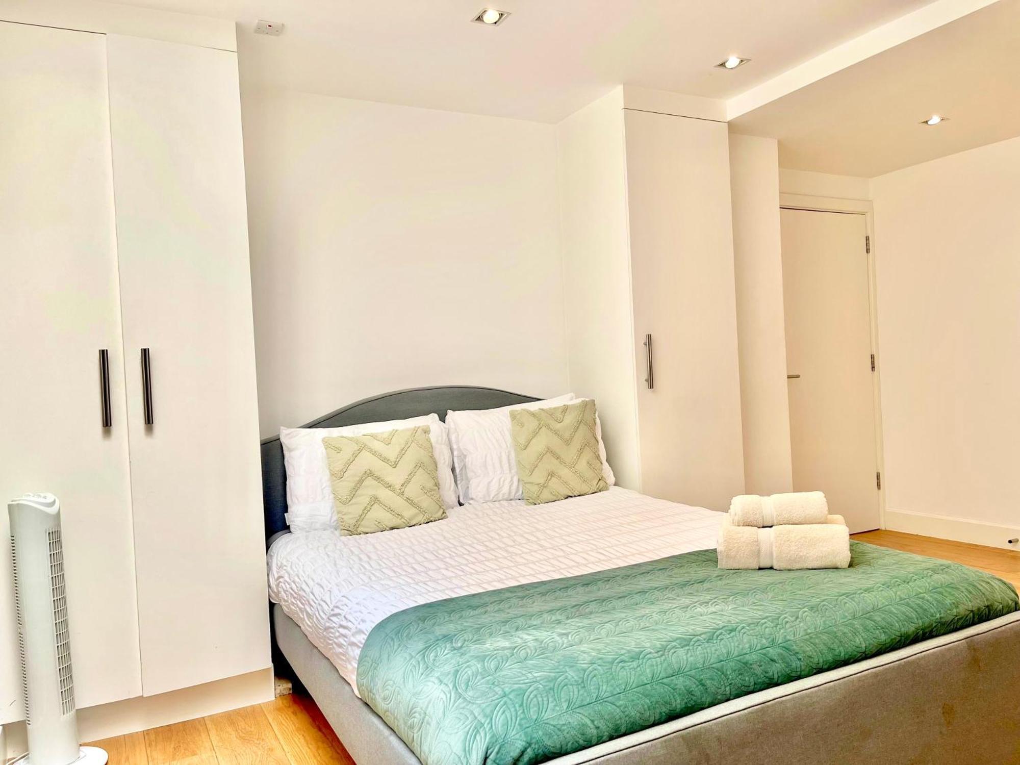 Spacious 3-bedroom Flat In Holloway With Unique Patio With Free Wi-fi London