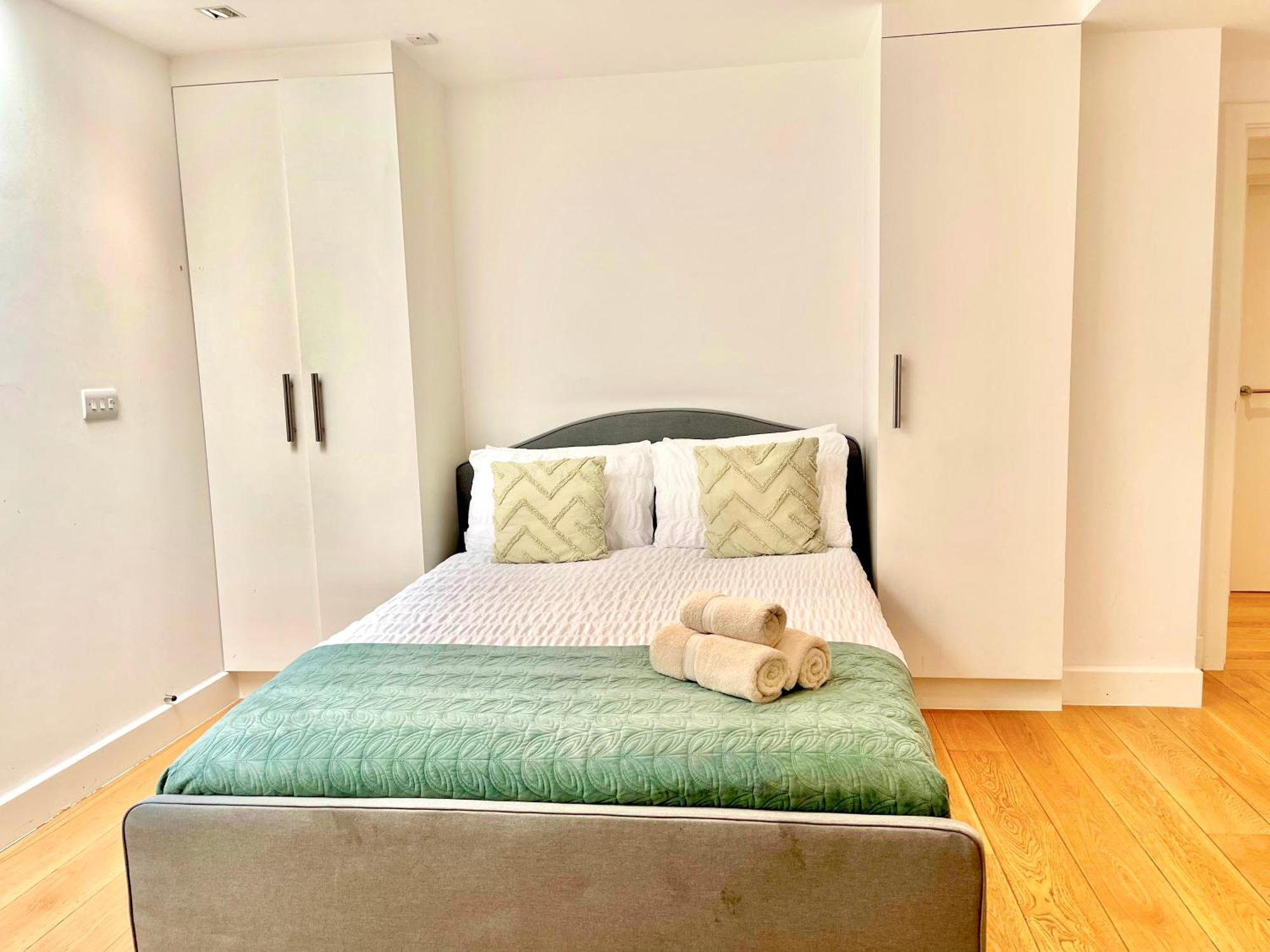 Spacious 3-bedroom Flat In Holloway With Unique Patio With Free Wi-fi Apartment *