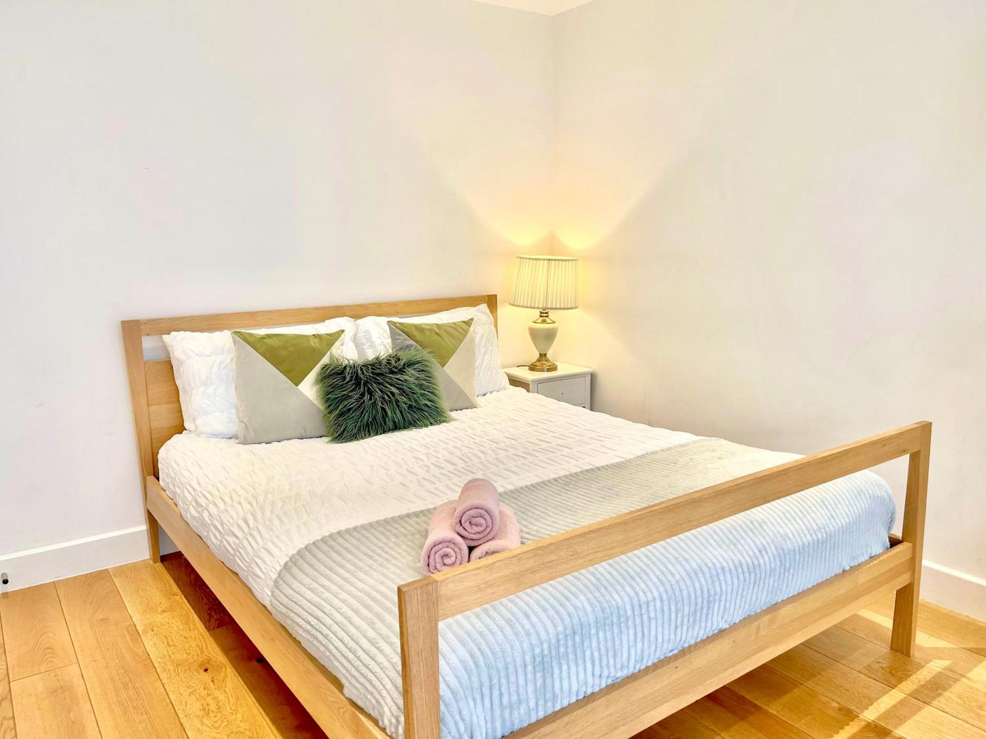 Spacious 3-bedroom Flat In Holloway With Unique Patio With Free Wi-fi Apartment London