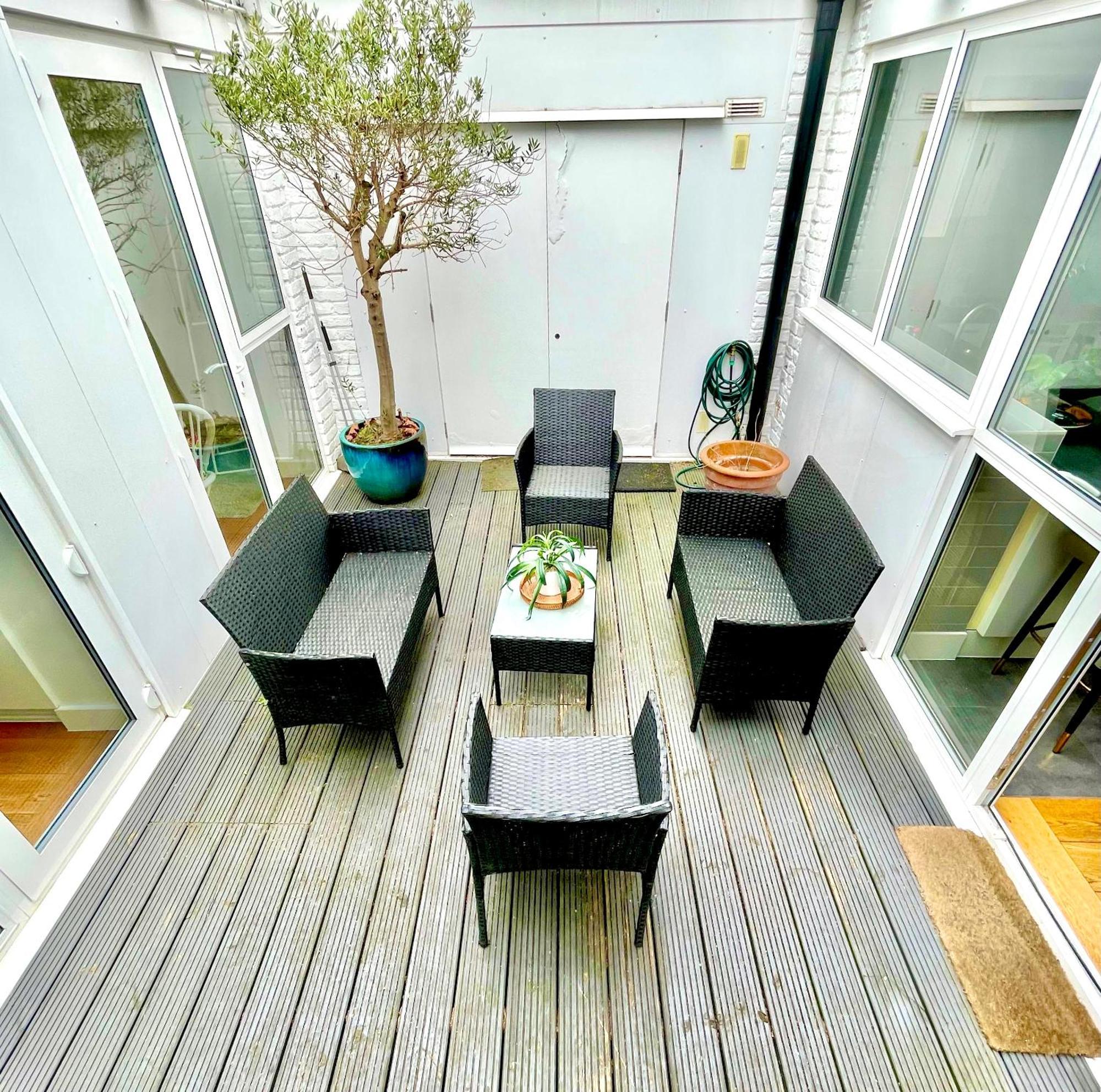 Spacious 3-bedroom Flat In Holloway With Unique Patio With Free Wi-fi *